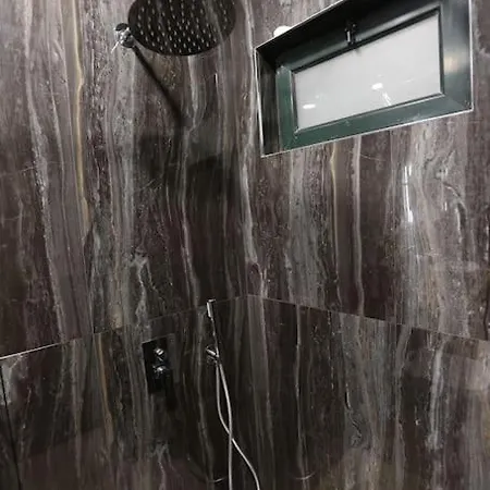 B.g Luxury Apartment Korce