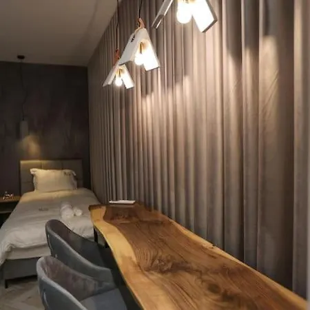 B.g Luxury * Korce