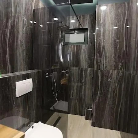 B.g Luxury Apartment